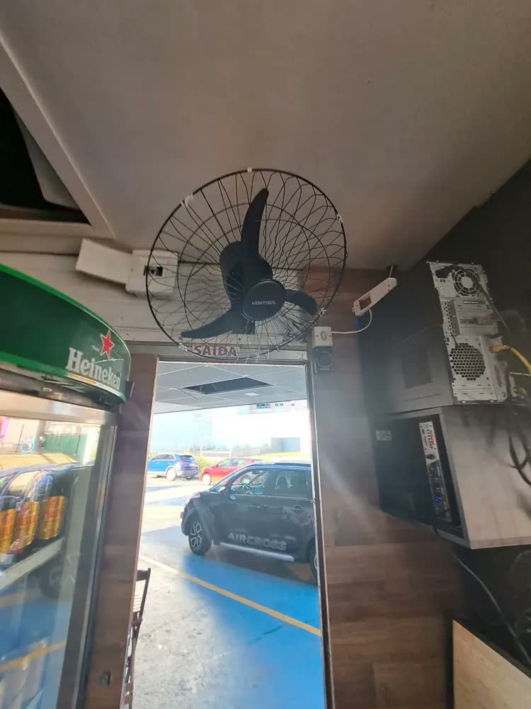 foto de Ventilador de parede Ventisol Comercial preto 200w com 3 pás de plástico 60 cm de diâmetro