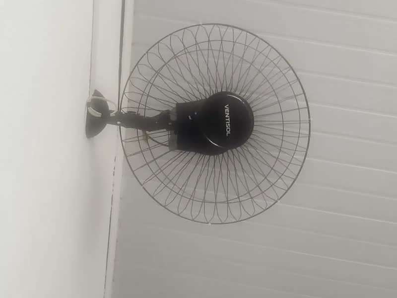 foto de Ventilador de parede Ventisol Comercial preto 200w com 3 pás de plástico 60 cm de diâmetro