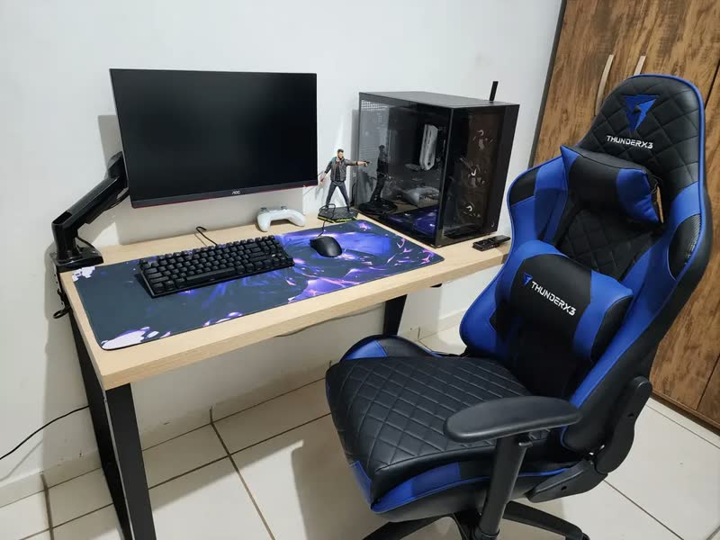 foto de Cadeira Gamer ThunderX3 TGC12 Ergonômica Reclinável Preto/Azul
