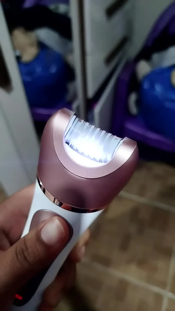 foto de Depilador Philco Aqua Deluxe Pdp01r Branco E Rosa 110v/220v Rosa-pálido
