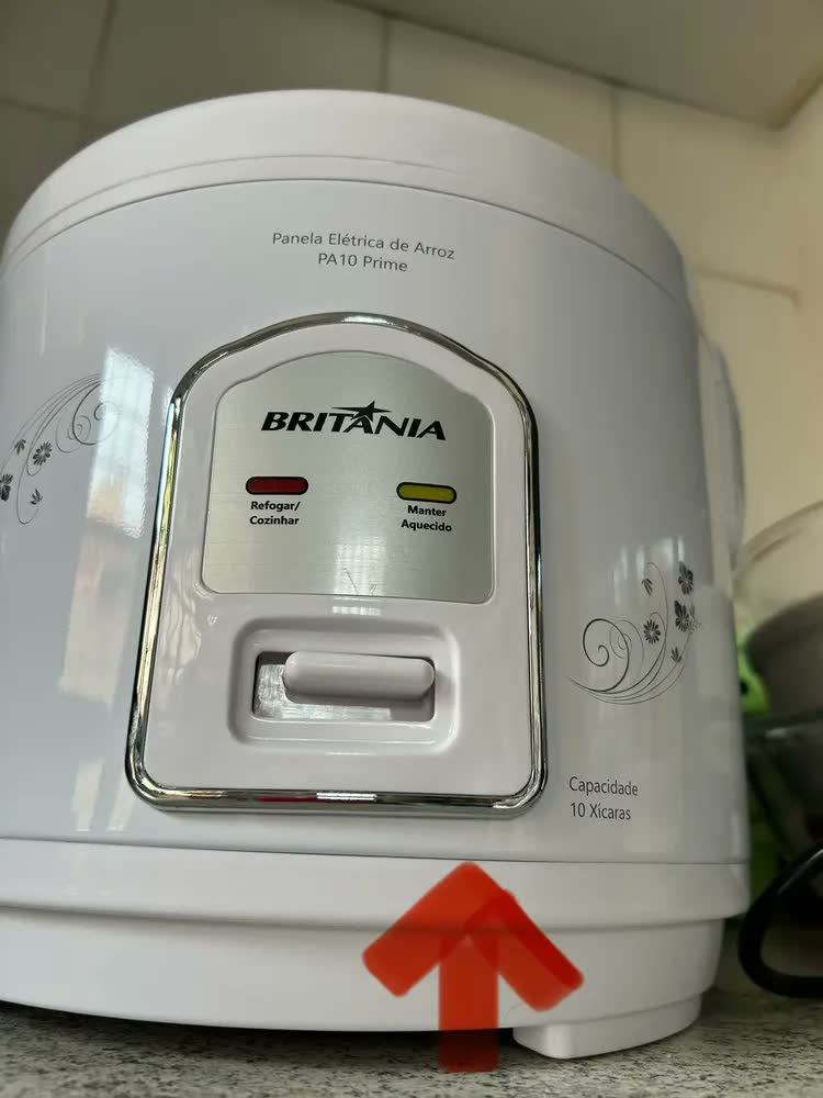 foto de Panela Elétrica de Arroz Britânia PA10 Prime 700W Branca Antiaderente
