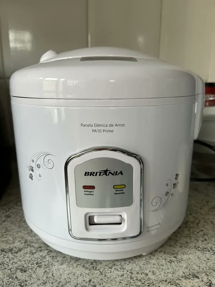 foto de Panela Elétrica de Arroz Britânia PA10 Prime 700W Branca Antiaderente