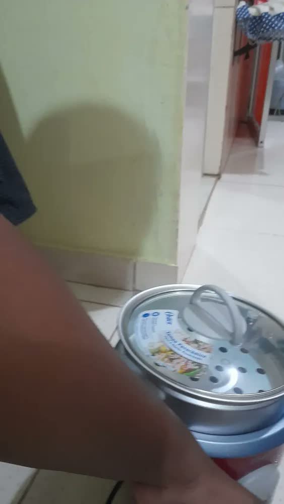 foto de Panela Elétrica De Arroz Facile Vermelha Oster