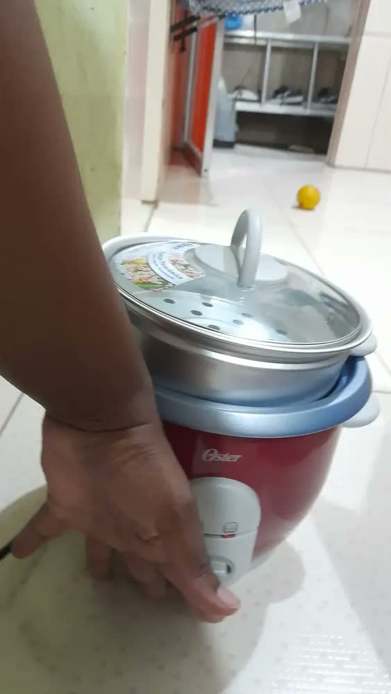foto de Panela Elétrica De Arroz Facile Vermelha Oster