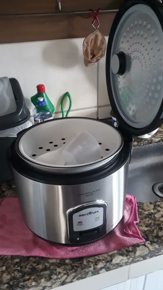 foto de Panela De Arroz Bpa10bi Inox Britânia 110v Branco Com Prata