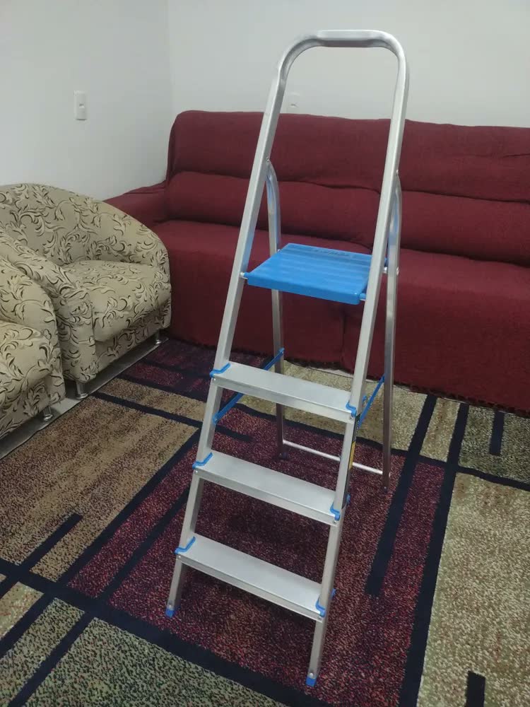 foto de Escada Alumasa 4 Degraus Dobrável 85.3cm Alumínio Prata Azul Doméstica