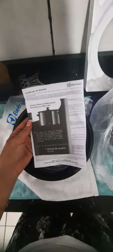 foto de Panela Elétrica Electrolux Vapor Arroz 1,8L 10 xícaras Capacidade 4 funções pré-programadas Timer Panela Removível Antiaderente Tampa Vidro ECC20 inox