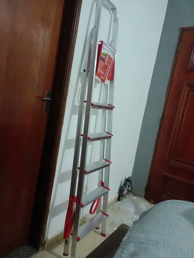 foto de Escada de alumínio tesoura 6 Degraus Domestica Botafogo Lar & Lazer ESC0065