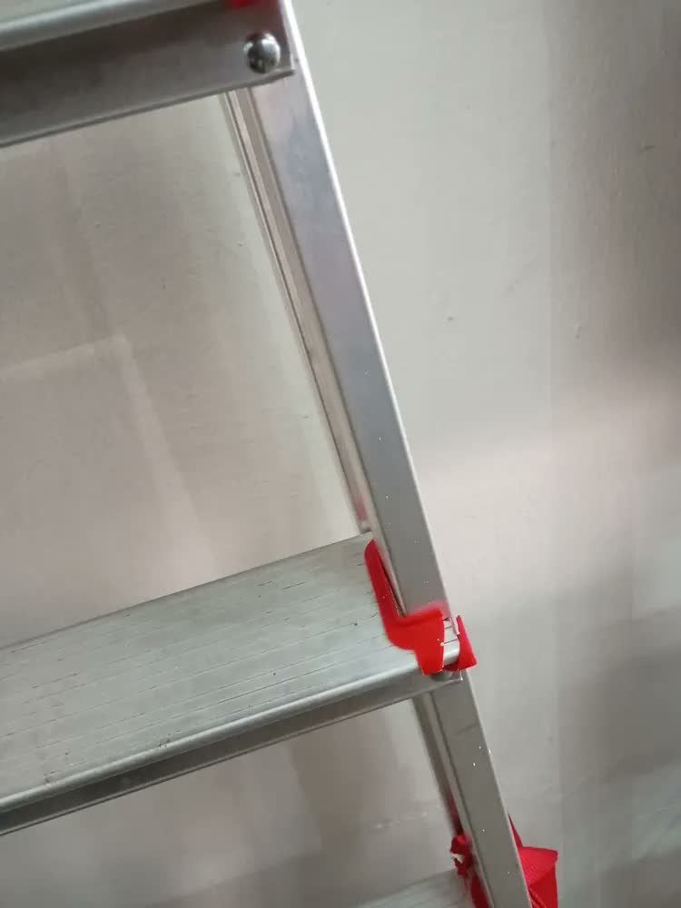 foto de Escada de alumínio tesoura 6 Degraus Domestica Botafogo Lar & Lazer ESC0065