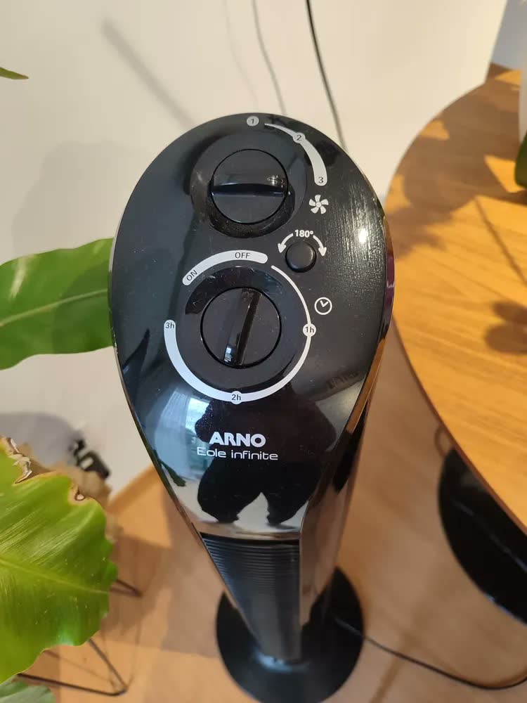 foto de Ventilador De Torre Arno Com 03 Velocidades Preto Neole Cor das pás -