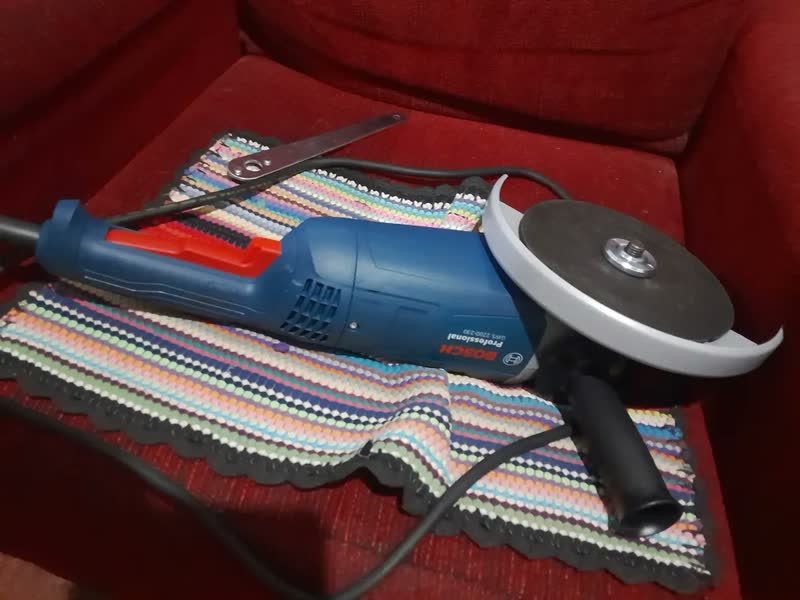 foto de Esmerilhadeira Bosch 9