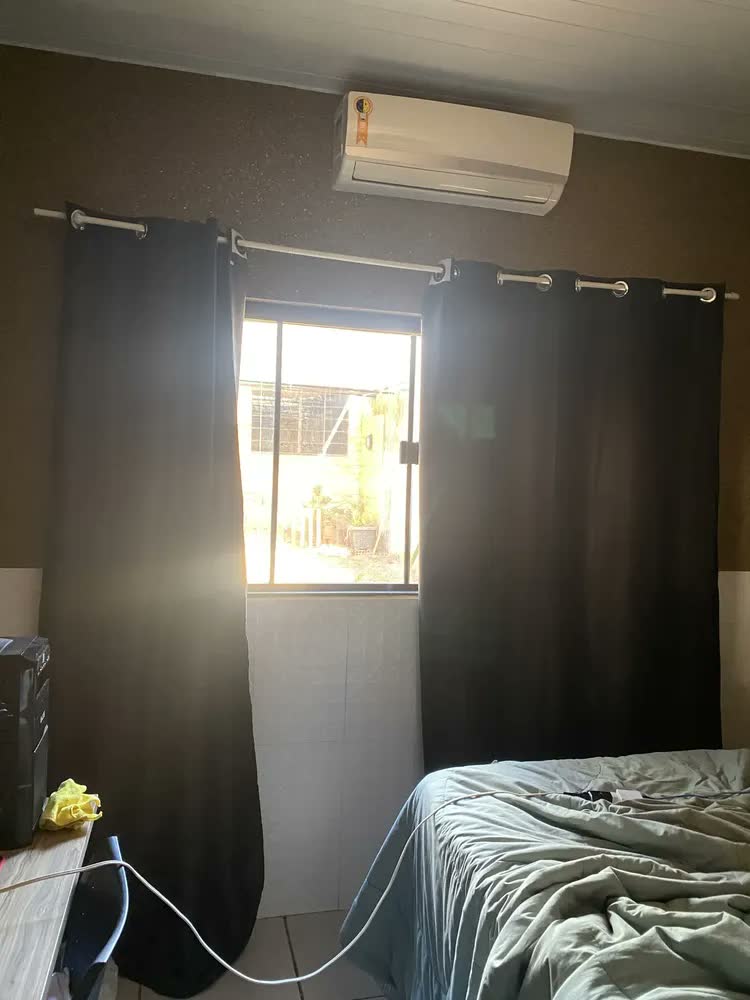 foto de Cortina Blackout 3x2,5m Tecido Liso Corta Luz Ilhos