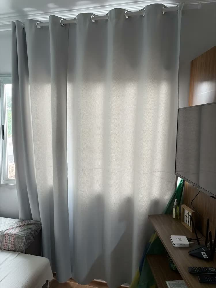 foto de Cortina Blackout 3x2,5m Tecido Liso Corta Luz Ilhos