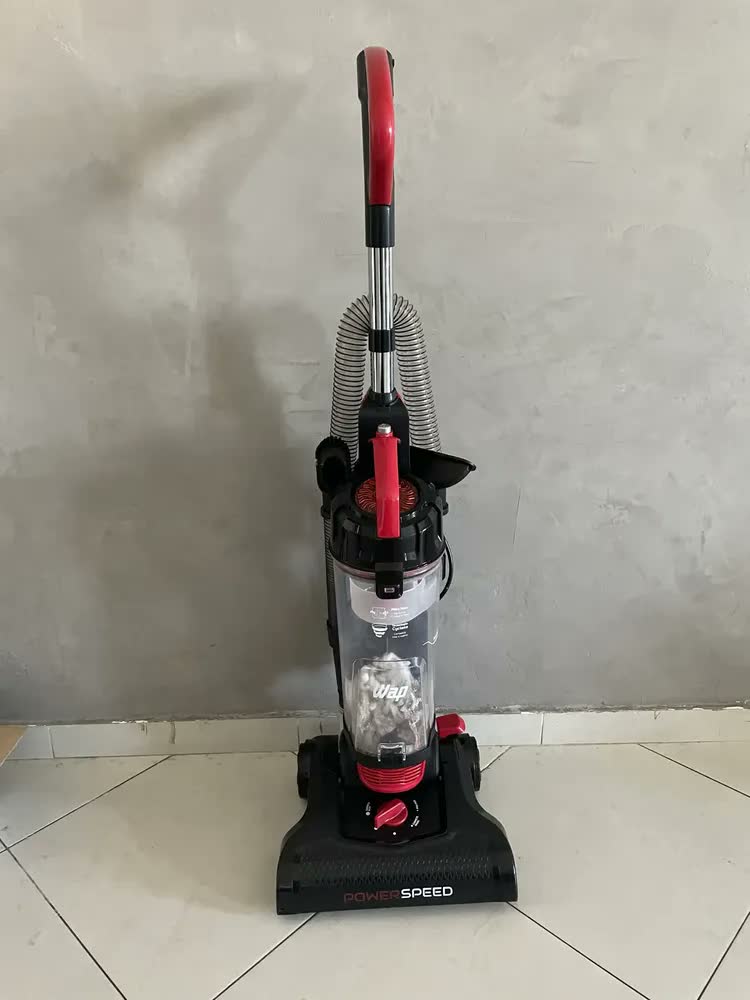 foto de Aspirador de pó vertical 2 em 1 WAP Power Speed 2000W com filtro HEPA 127V