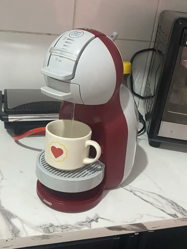 foto de Cafeteira Nescafé Dolce Gusto Arno Mini Me Preta