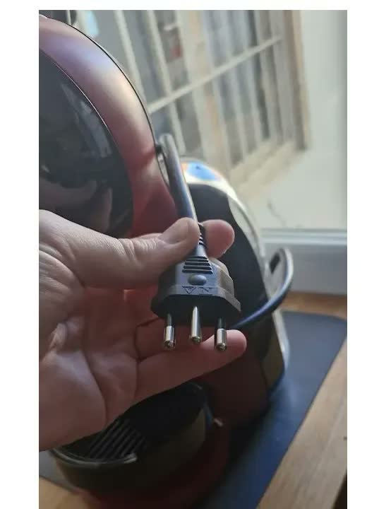 foto de Cafeteira Nescafé Dolce Gusto Arno Mini Me Preta