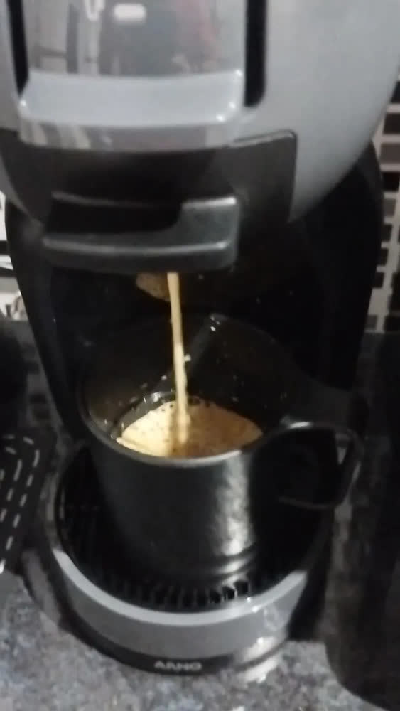 foto de Cafeteira Nescafé Dolce Gusto Mini Me Vermelha e Preta