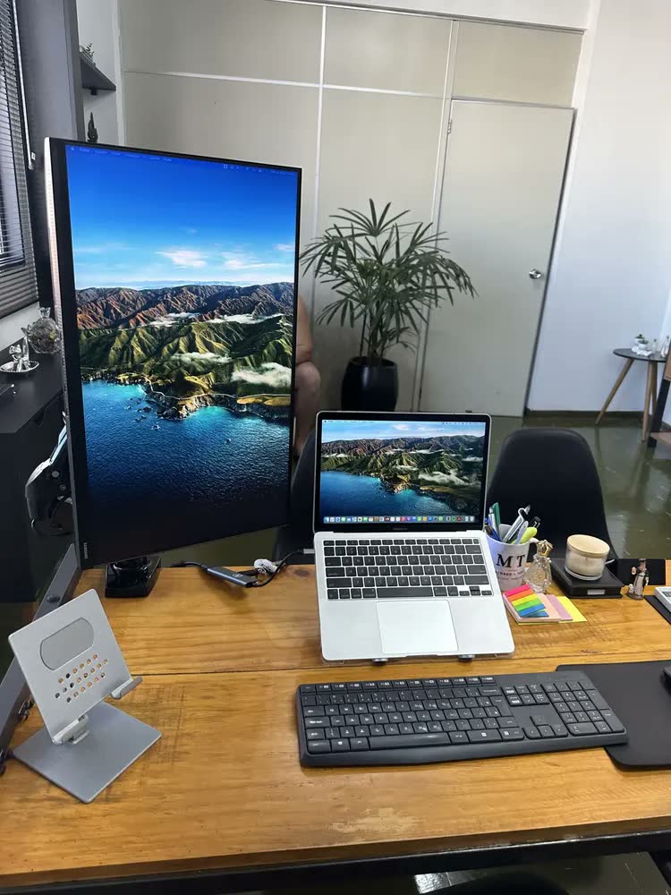 foto de Suporte Articulado de Mesa F80N com Pistão a Gás para Monitores de 17'' a 35'' Ergonômico