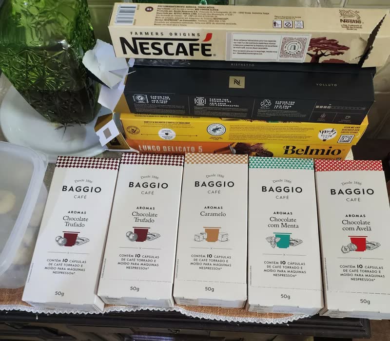 foto de Cafeteira Nespresso Essenza Mini Preta