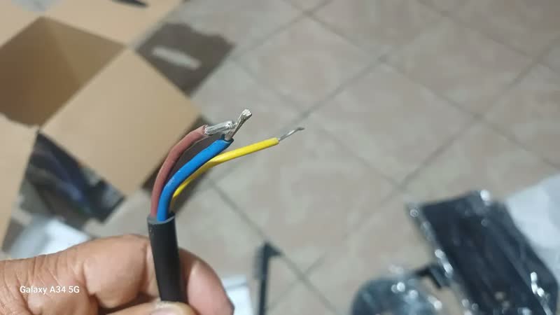 foto de Maquina De Solda Inversora Kab 180 Micro Mma Tig Tork Cor Amarelo Frequência 50/60 Hz