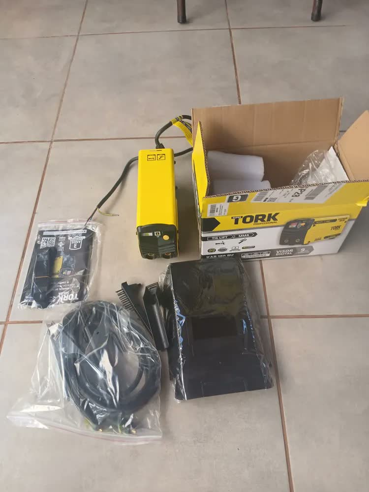 foto de Maquina De Solda Inversora Kab 180 Micro Mma Tig Tork Cor Amarelo Frequência 50/60 Hz