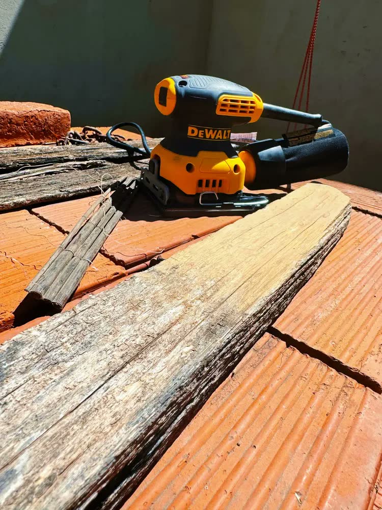 foto de Lixadeira profissional orbital DeWalt DWE6411 amarela 50Hz/60Hz 230W