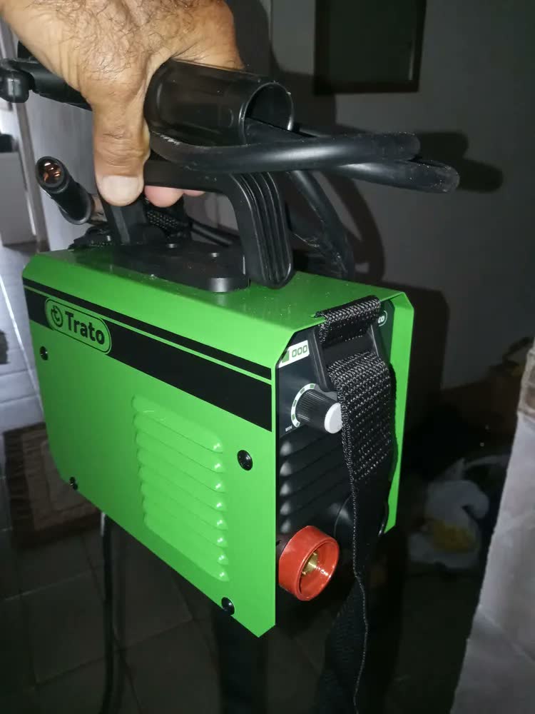 foto de Máquina de Solda Inversora MMA Trato TIN130 130A 220V Tecnologia IGBT Leve e Eficiente