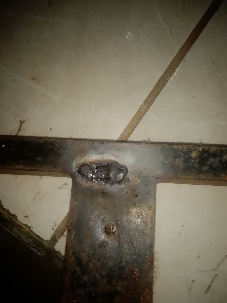 foto de Máquina de Solda Inversora MMA Trato TIN130 130A 220V Tecnologia IGBT Leve e Eficiente