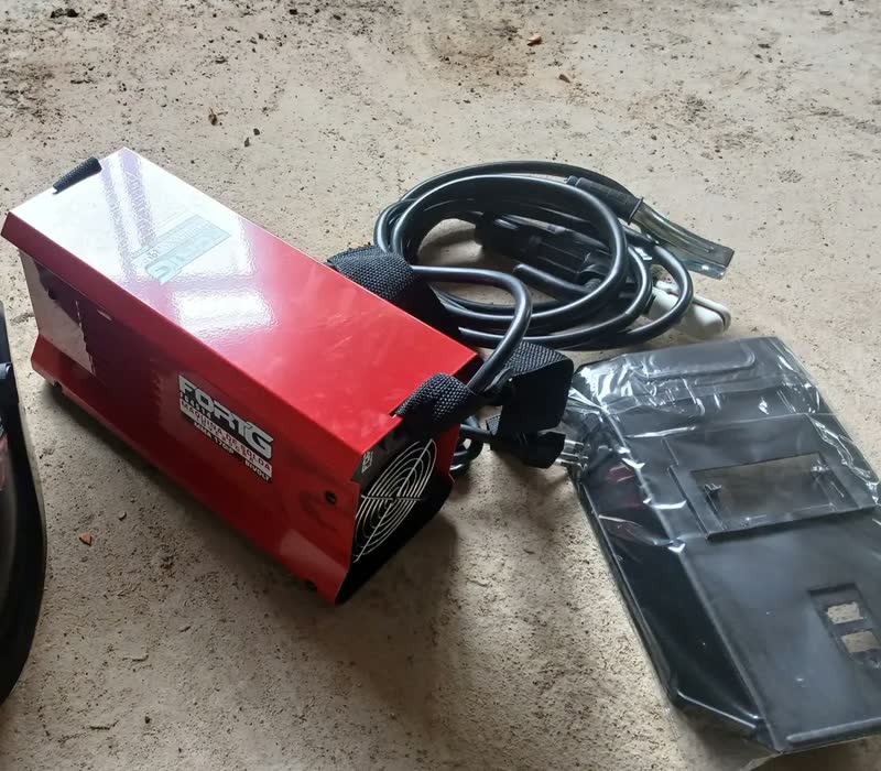 foto de Máquina de Solda Inversora MMA Fortg Bivolt Compacta 170A iP maquina