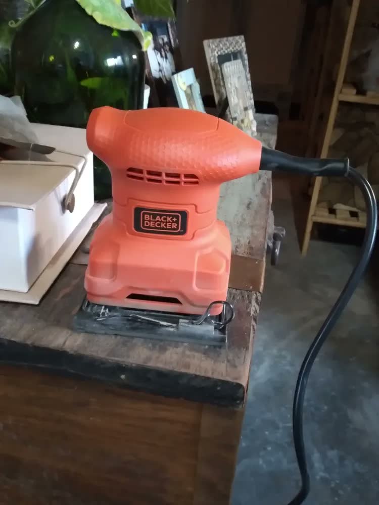 foto de Lixadeira Orbital Elétrica Black Decker, Modelo BS200