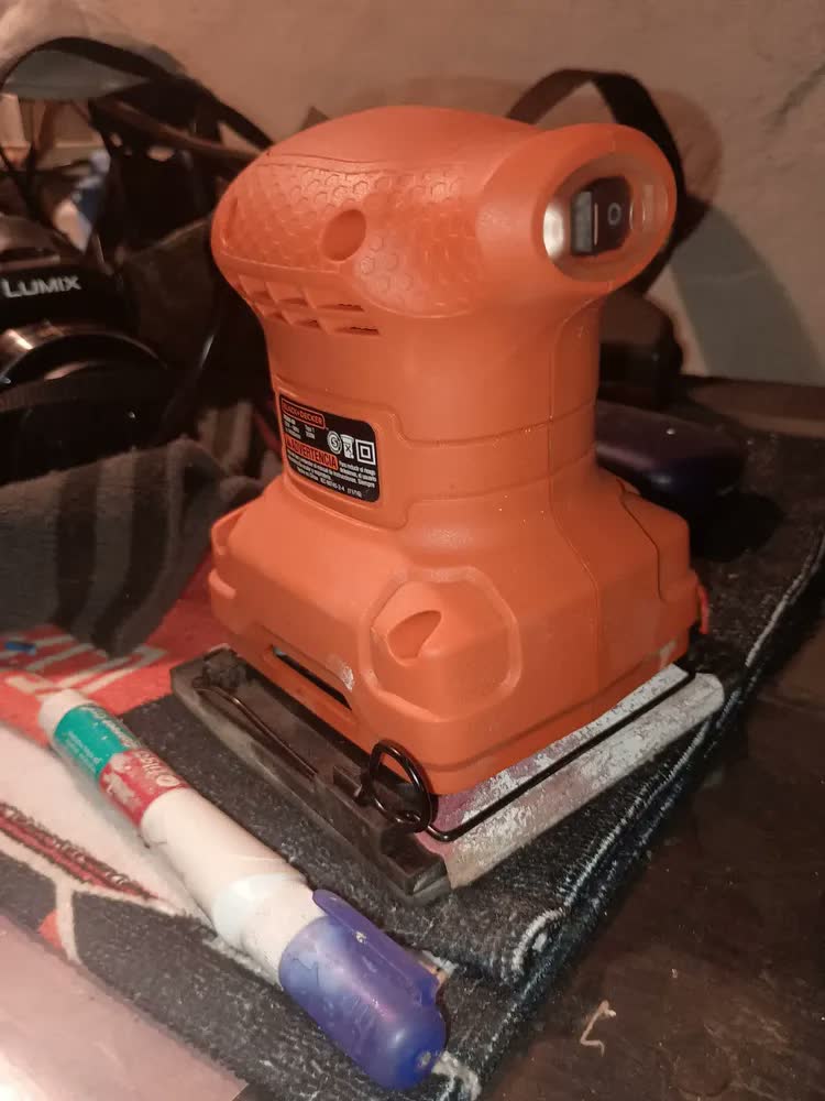 foto de Lixadeira Orbital Elétrica Black Decker, Modelo BS200
