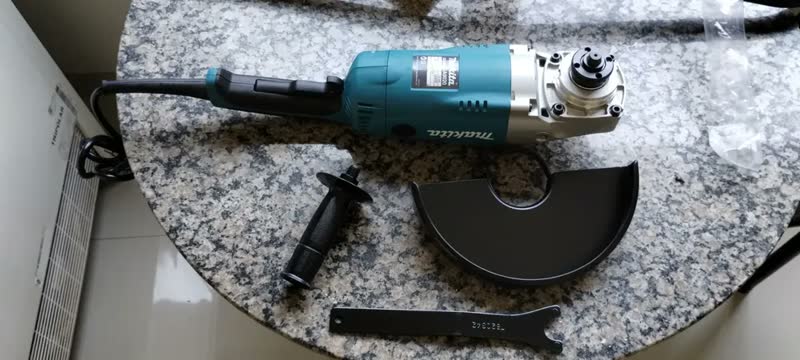 foto de Esmerilhadeira Angular Ga9020 2200w Ga9020 Makita