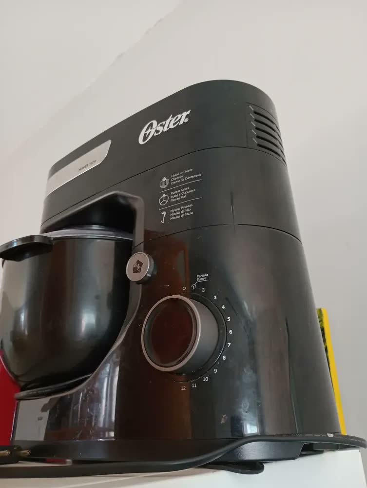 foto de Batedeira Planetária Obat610 Preta Oster