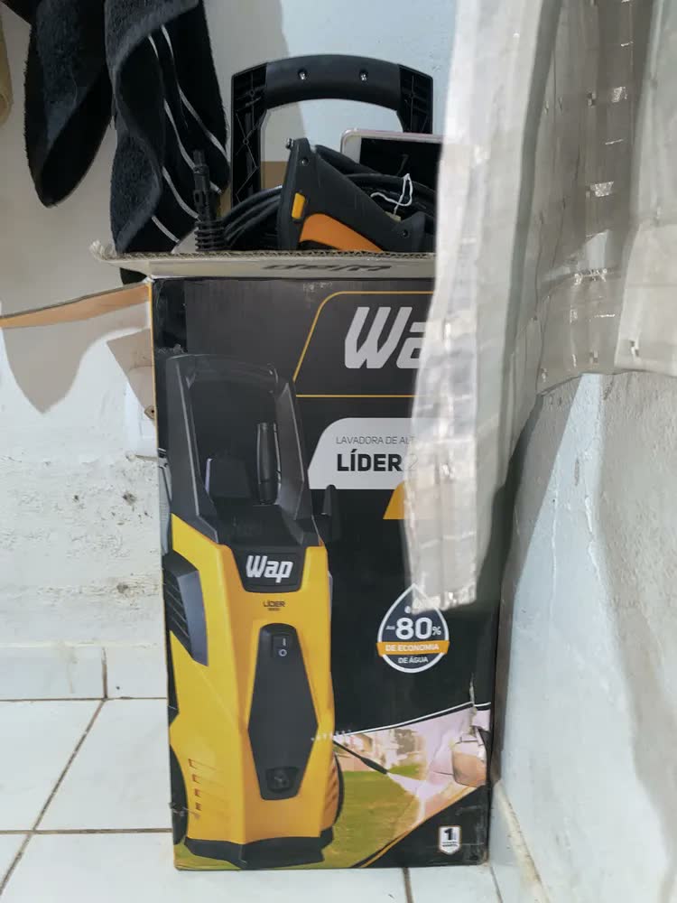 foto de Lavadora de Alta Pressão WAP Líder 2200 1750W de Potência 1800PSI com Aplicador de Detergente