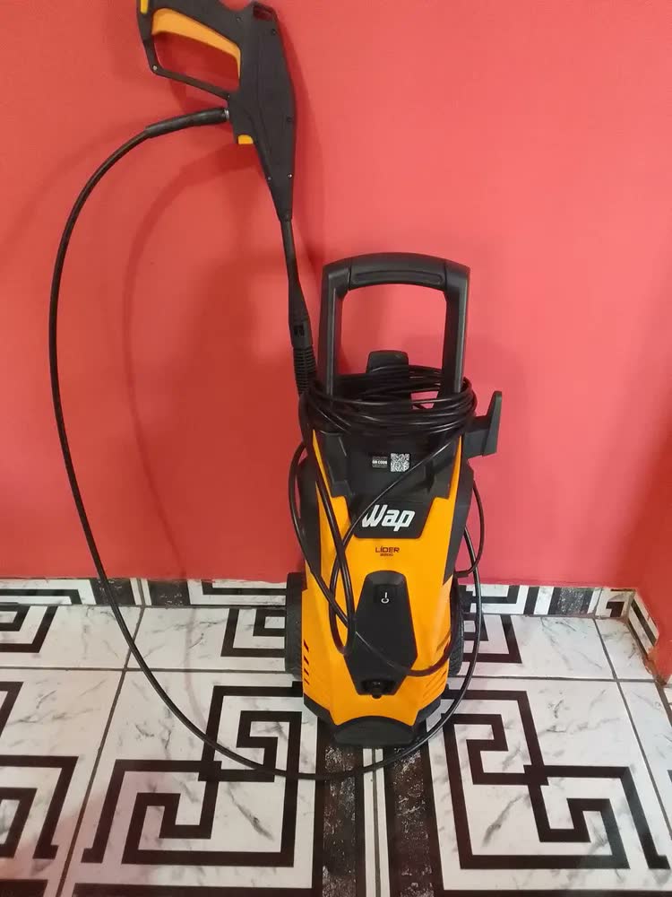 foto de Lavadora de Alta Pressão WAP Líder 2200 1750W de Potência 1800PSI com Aplicador de Detergente