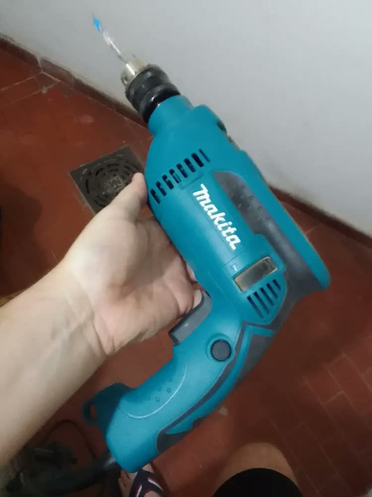 foto de Furadeira de Impacto Makita 220V 760W HP1640 Azul-turquesa