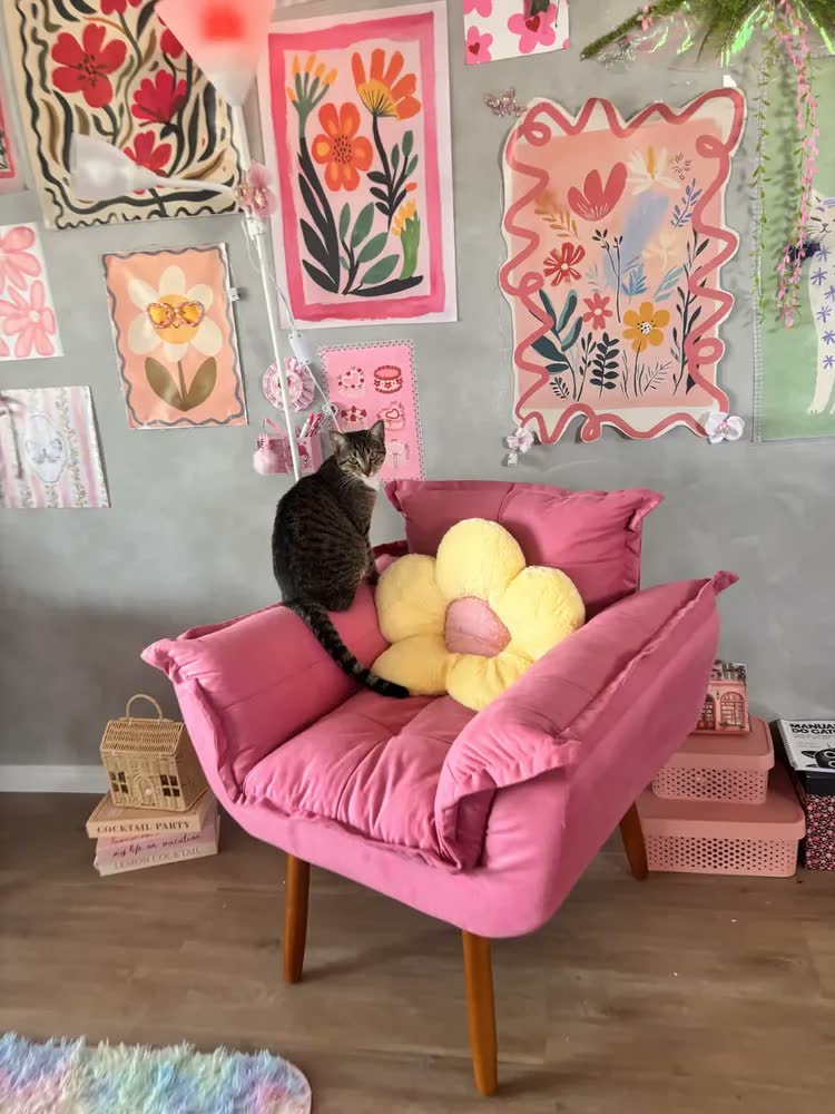 foto de Poltrona De Amamentação Alice Confortável Sala Tecido Suede