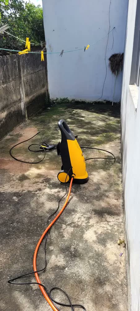 foto de Lavadora Alta Pressão Wap Premium 2600 Potência de 1900w 2400psi Indução Amarela e Preta