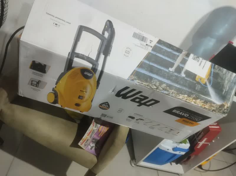 foto de Lavadora de Alta Pressão WAP Bravo 2550 1700W Motor de Indução Amarela e Preta