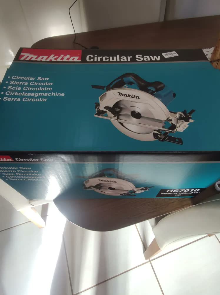 foto de Serra Circular Para Madeira 7.1/4pol 1600w - Hs7010 Makita Cor Azul-turquesa