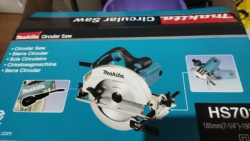 foto de Serra Circular Para Madeira 7.1/4pol 1600w - Hs7010 Makita Cor Azul-turquesa