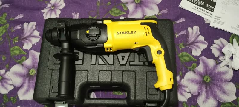 foto de Martelete Perfurador Rompedor 22mm 20V STANLEY SHR263K Com 3 Modos de Operação