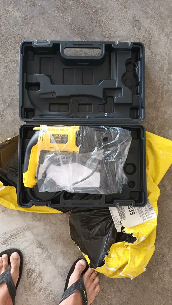 foto de Martelete Perfurador Rompedor 22mm 20V STANLEY SHR263K Com 3 Modos de Operação