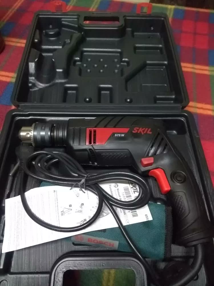 foto de Furadeira martelete parafusadeira elétrica de 10mm Skil 6555 570W