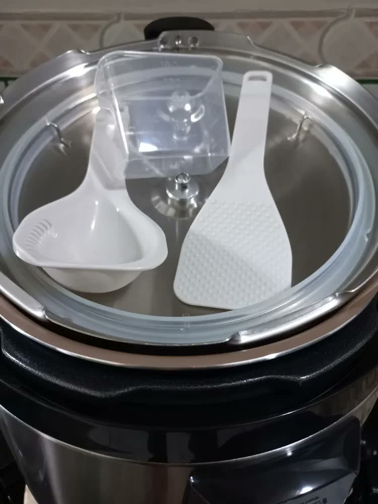 foto de Panela De Pressão Elétrica Walita Daily Philips Ri3103 Metal Cor Preto/Prata Frequência 60 Hz