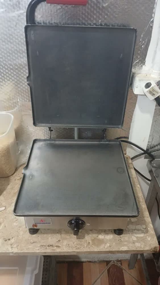 foto de Churrasqueira Grill Elétrica Progás PR-350 E Inox 2150W Com Tampa
