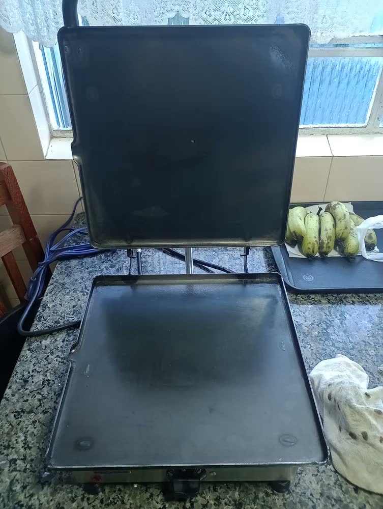 foto de Churrasqueira Elétrica Progás PR350 E Stainless Steel 1600W