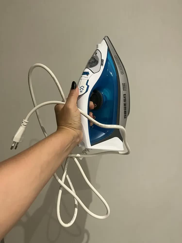 foto de Ferro de Passar Roupa Black+Decker FX3060 Base Antiaderente
