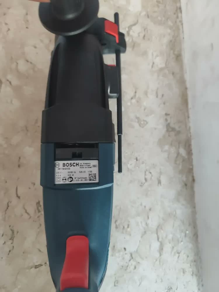 foto de Martelete eletropneumático Bosch Professional GBH 2-24 azul com 820W de potência