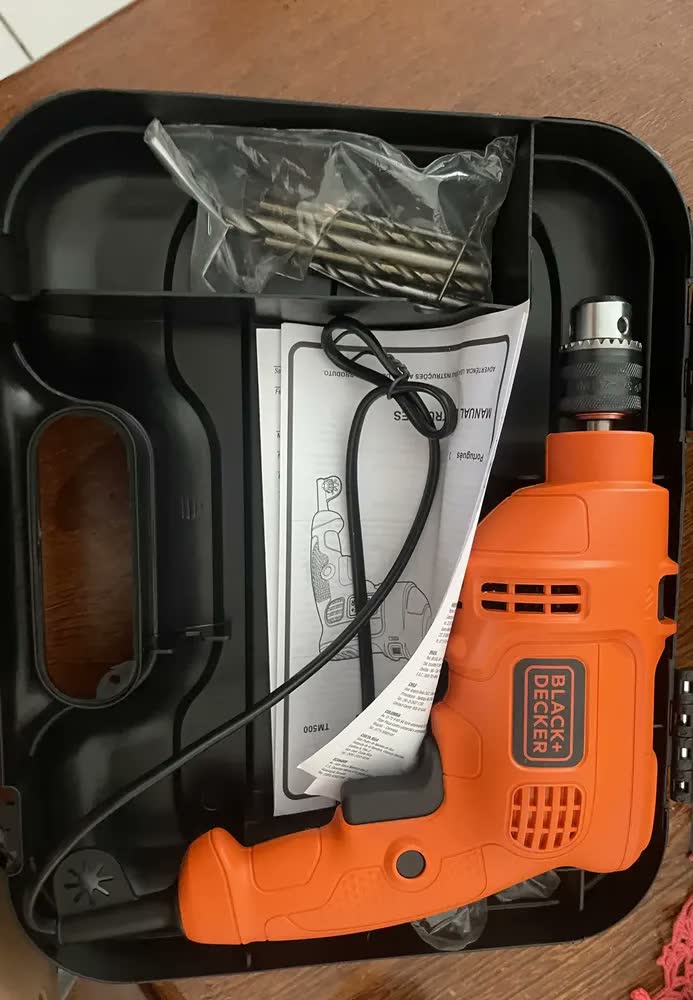 foto de Furadeira Impacto 10mm Black+Decker TM500KB9 500W + accesorios com maleta de transporte 60Hz